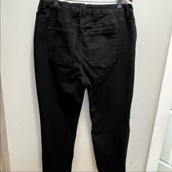 Good American - Always Fit - One-Size-Fits-Four Design - Picture 4 of 11